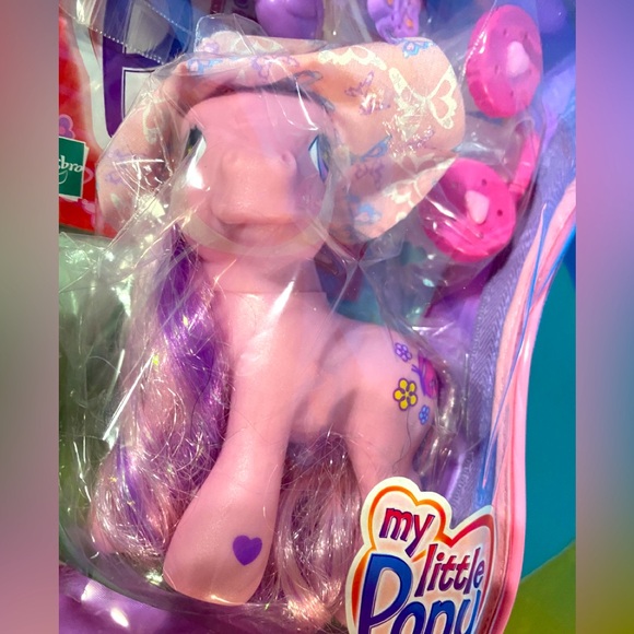 MY LITTLE PONY G3 VTG 2004 BUTTERFLY SURPRISE WITH AVALONIA PONY PLAYET COMPLETE - Picture 11 of 16